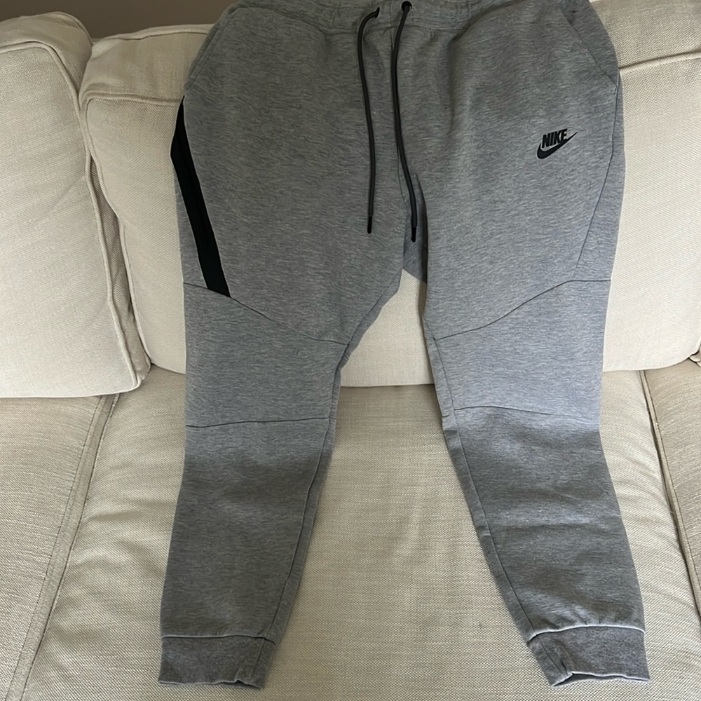 Men’s NIKE sweatpants gray